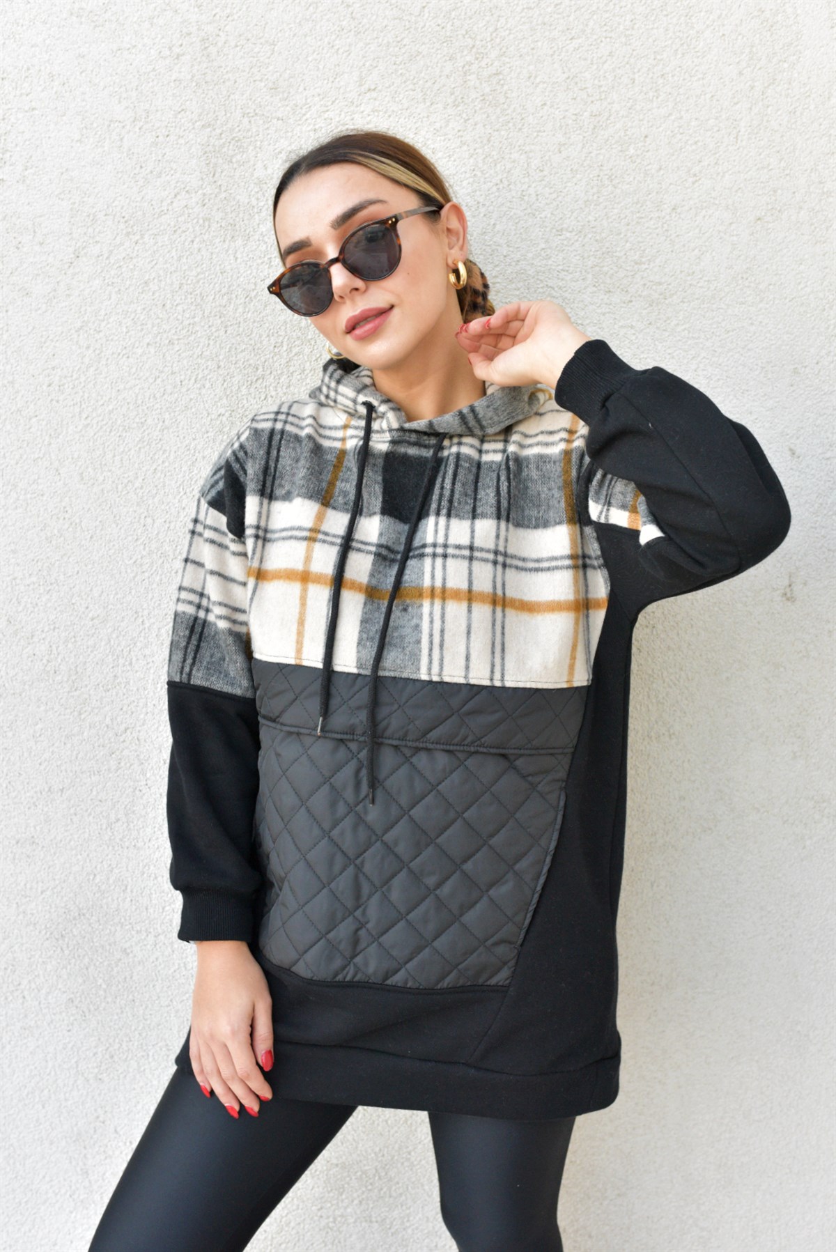 Kapitone Detaylı Siyah Sweatshirt	