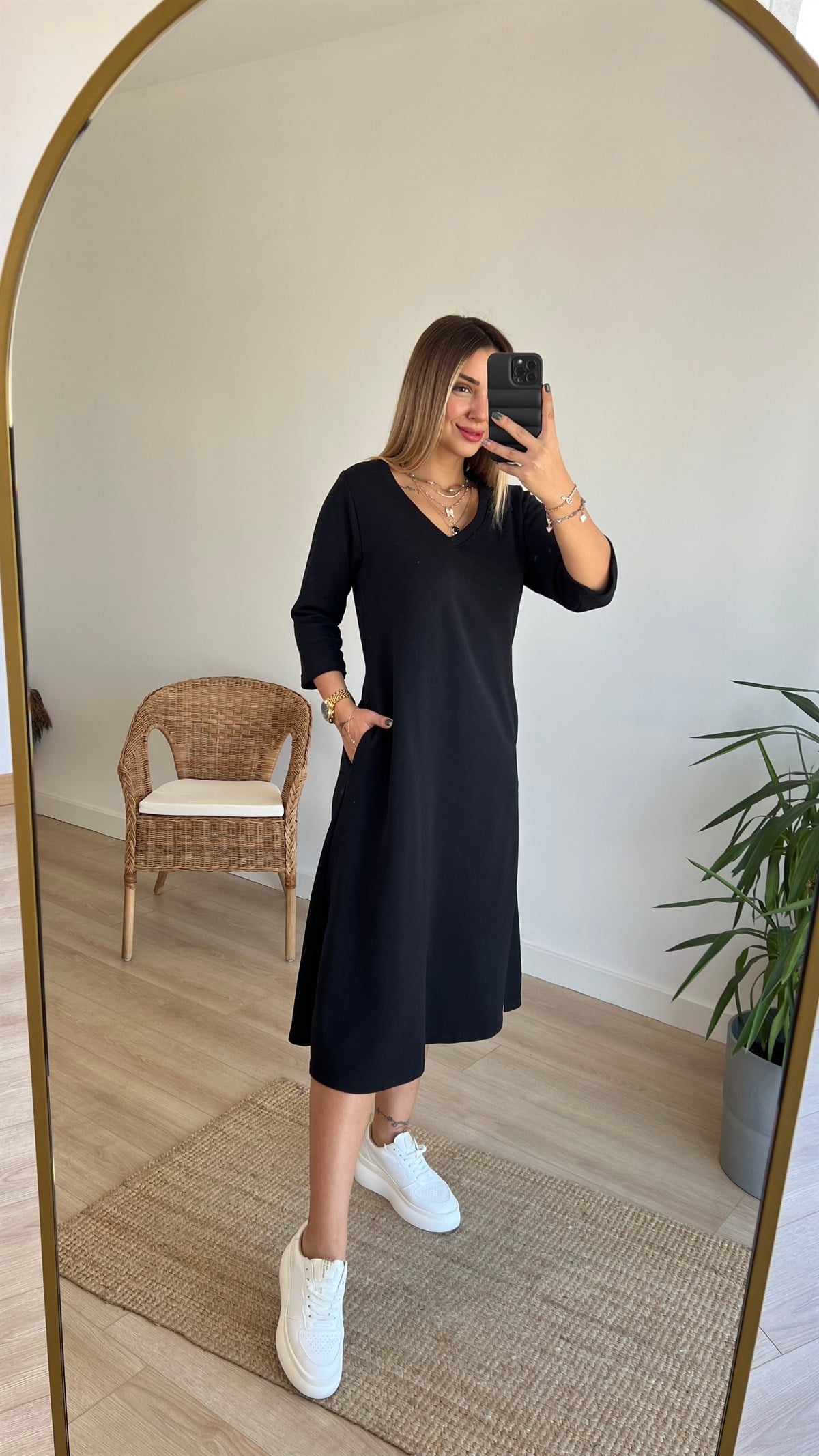 Siyah Yarım Kol V Yaka Basic Elbise