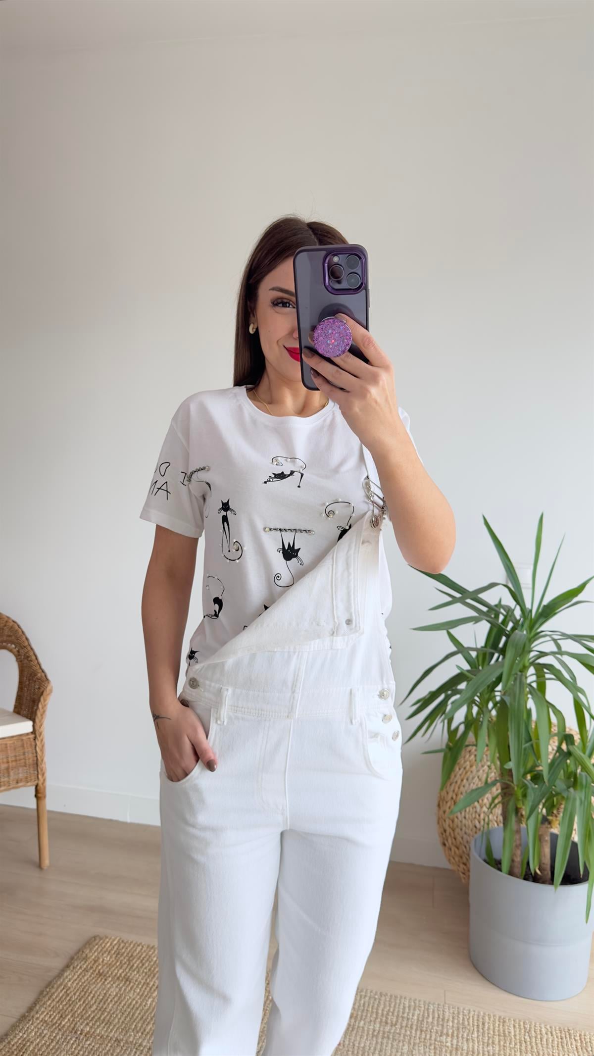 Kedili Beyaz Taşlı Tshirt