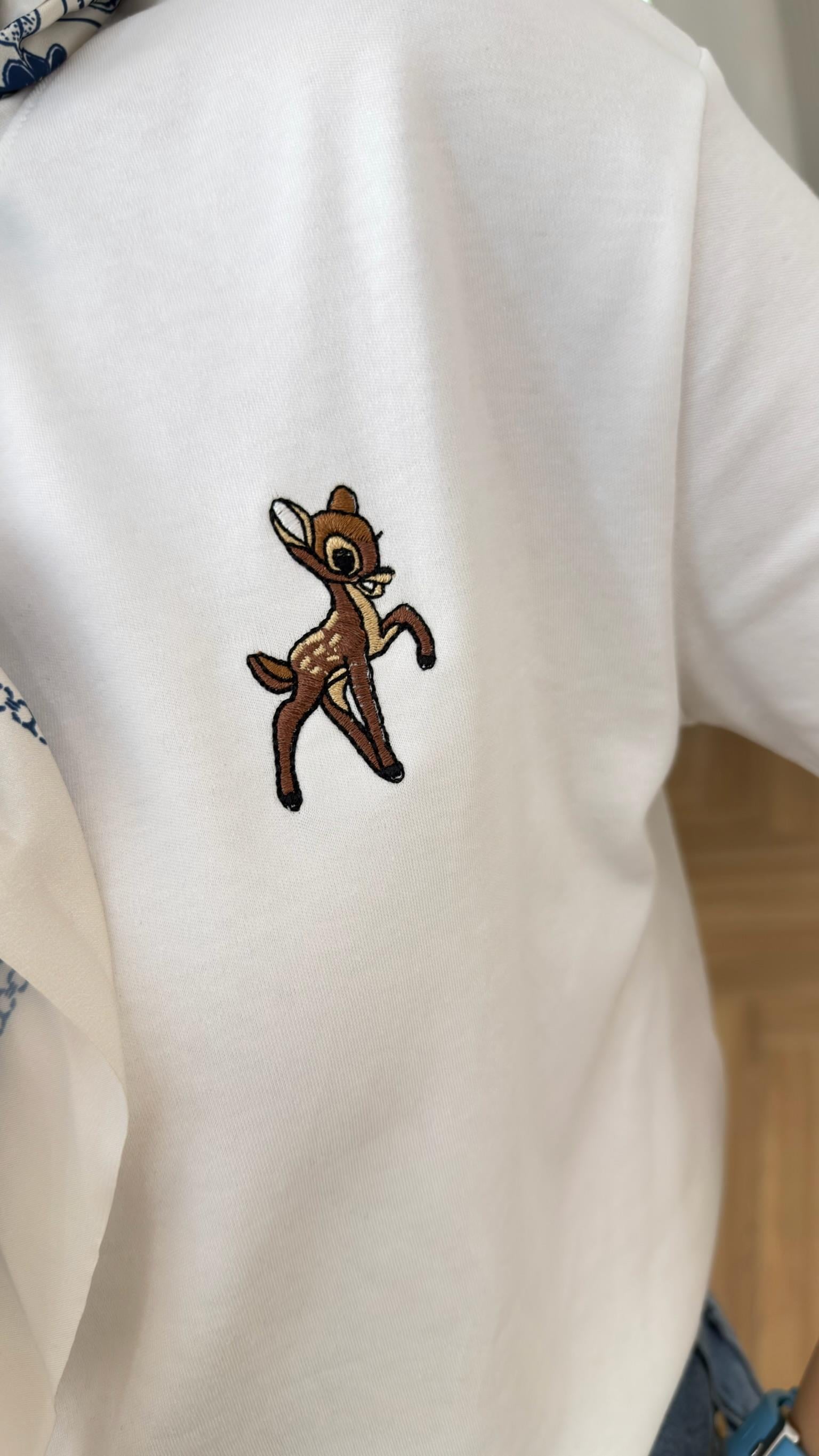 Beyaz Şal Detaylı İşlemeli Tshirt