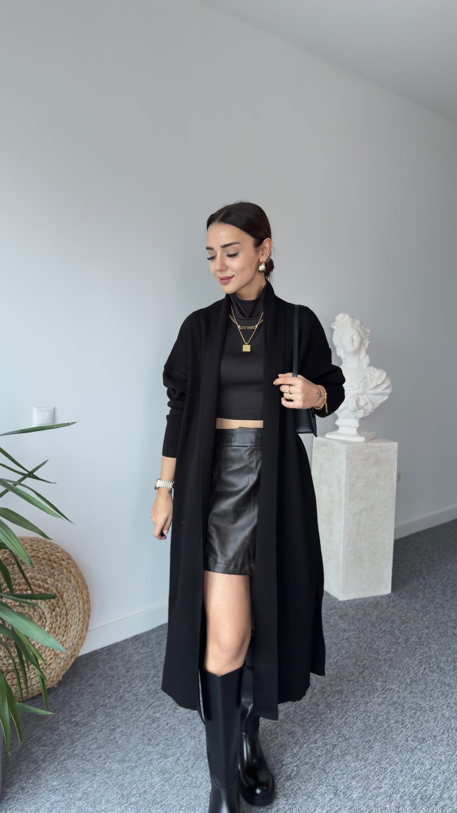 Yırtmaçlı Siyah Uzun Hırka