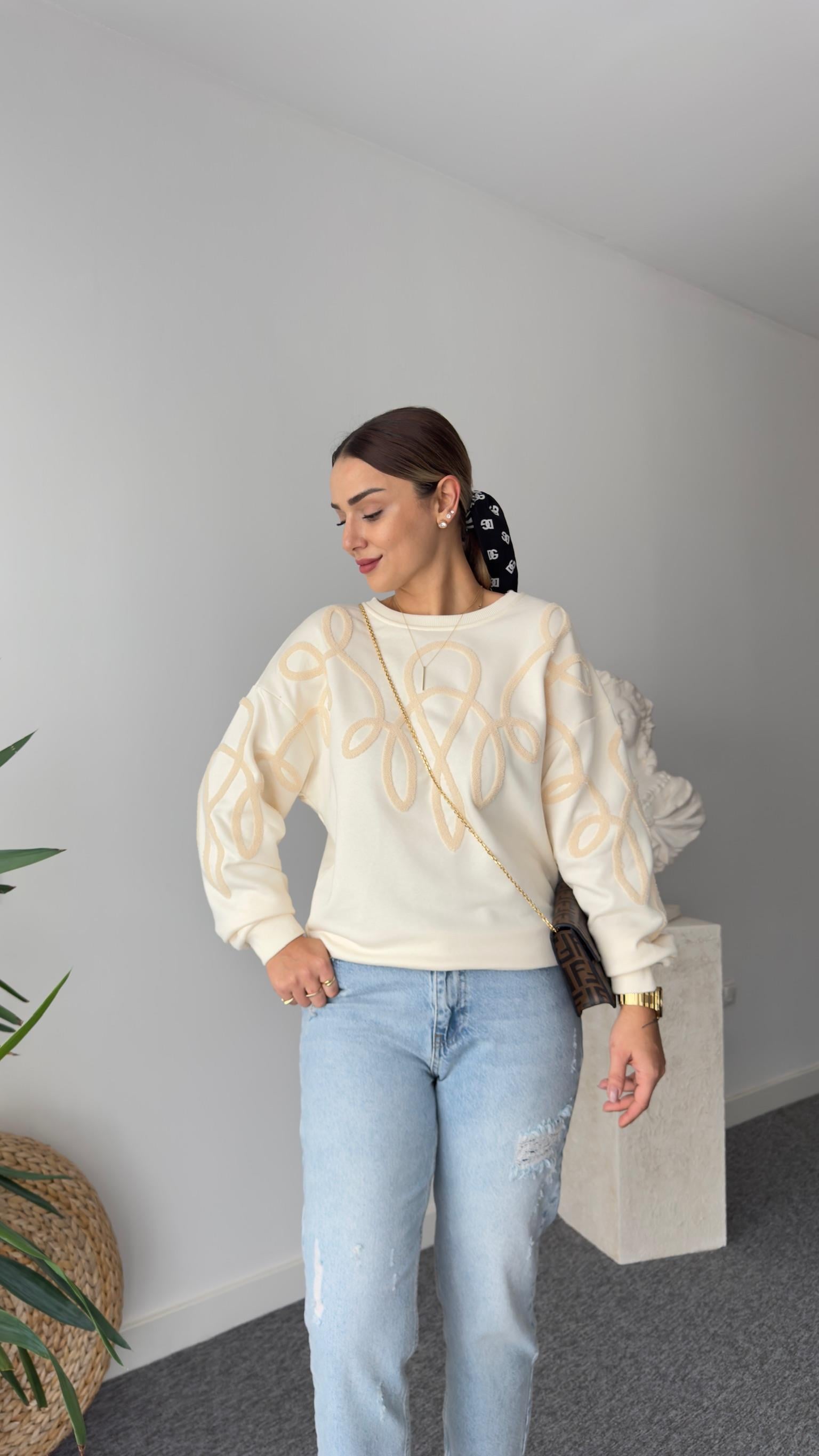 Mous Krem Önü Nakışlı Sweatshirt