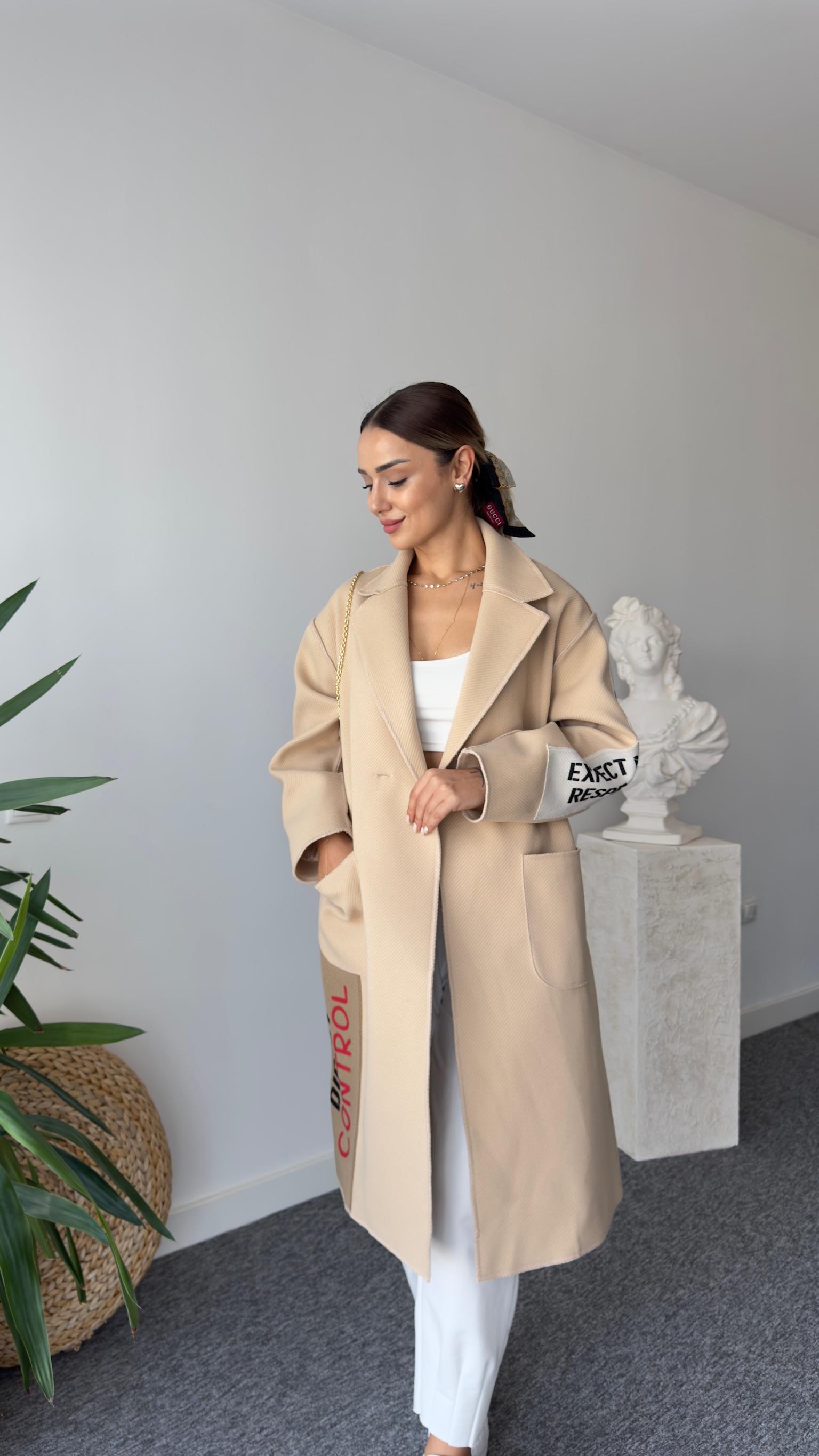 Marike Orj Model Yazı Detaylı Astarlı Bej Kaban