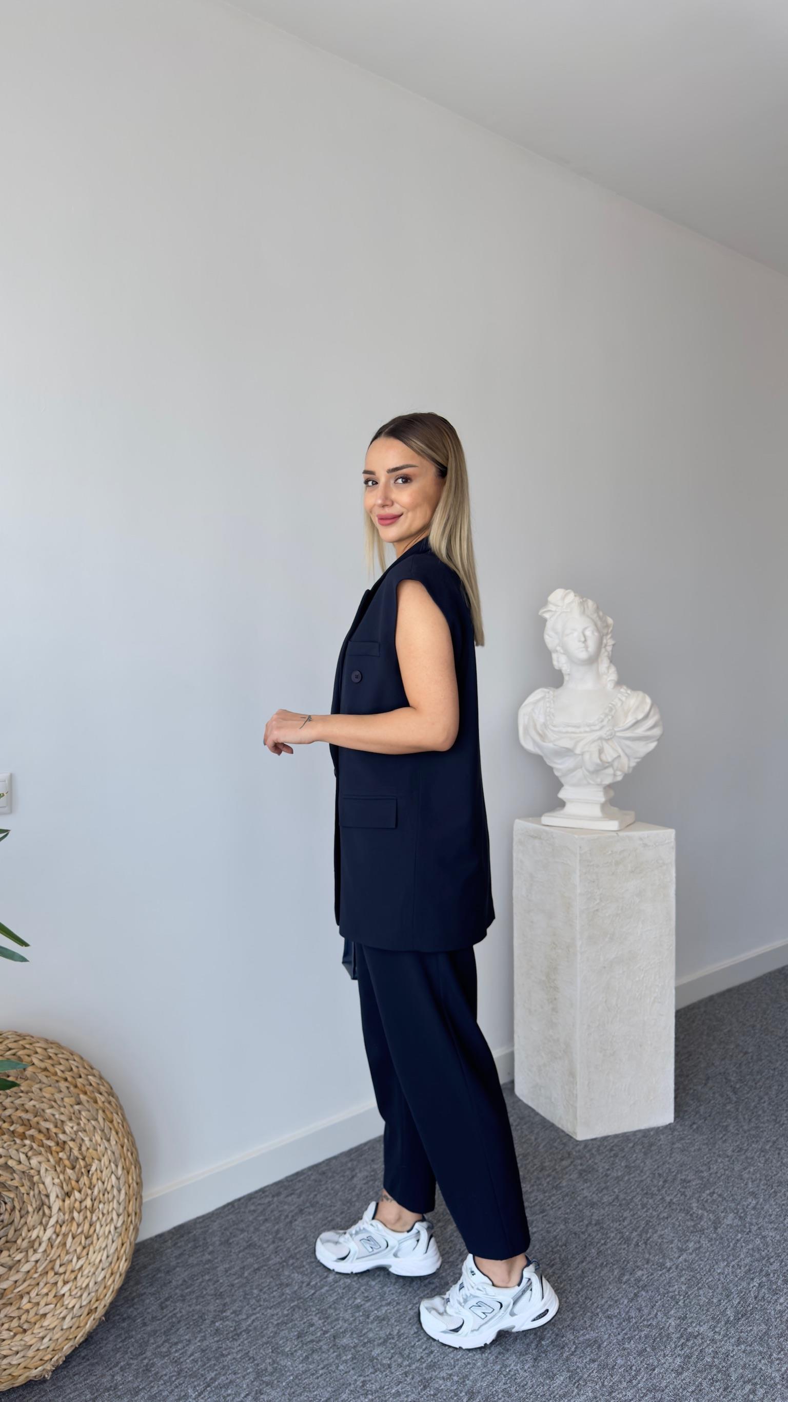 Ena Lacivert Yelekli Takım