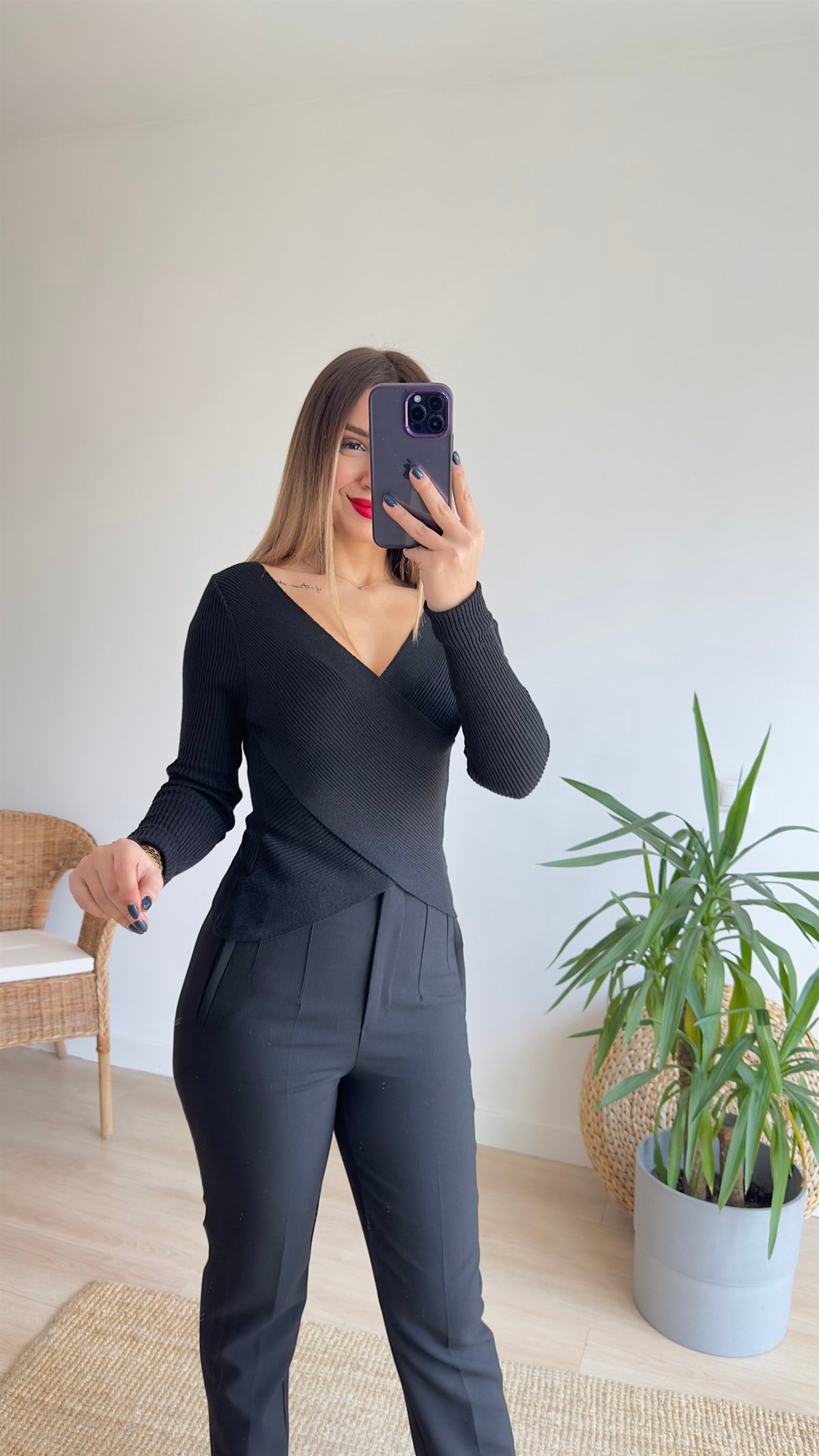 Önü Çapraz V yaka Siyah Triko