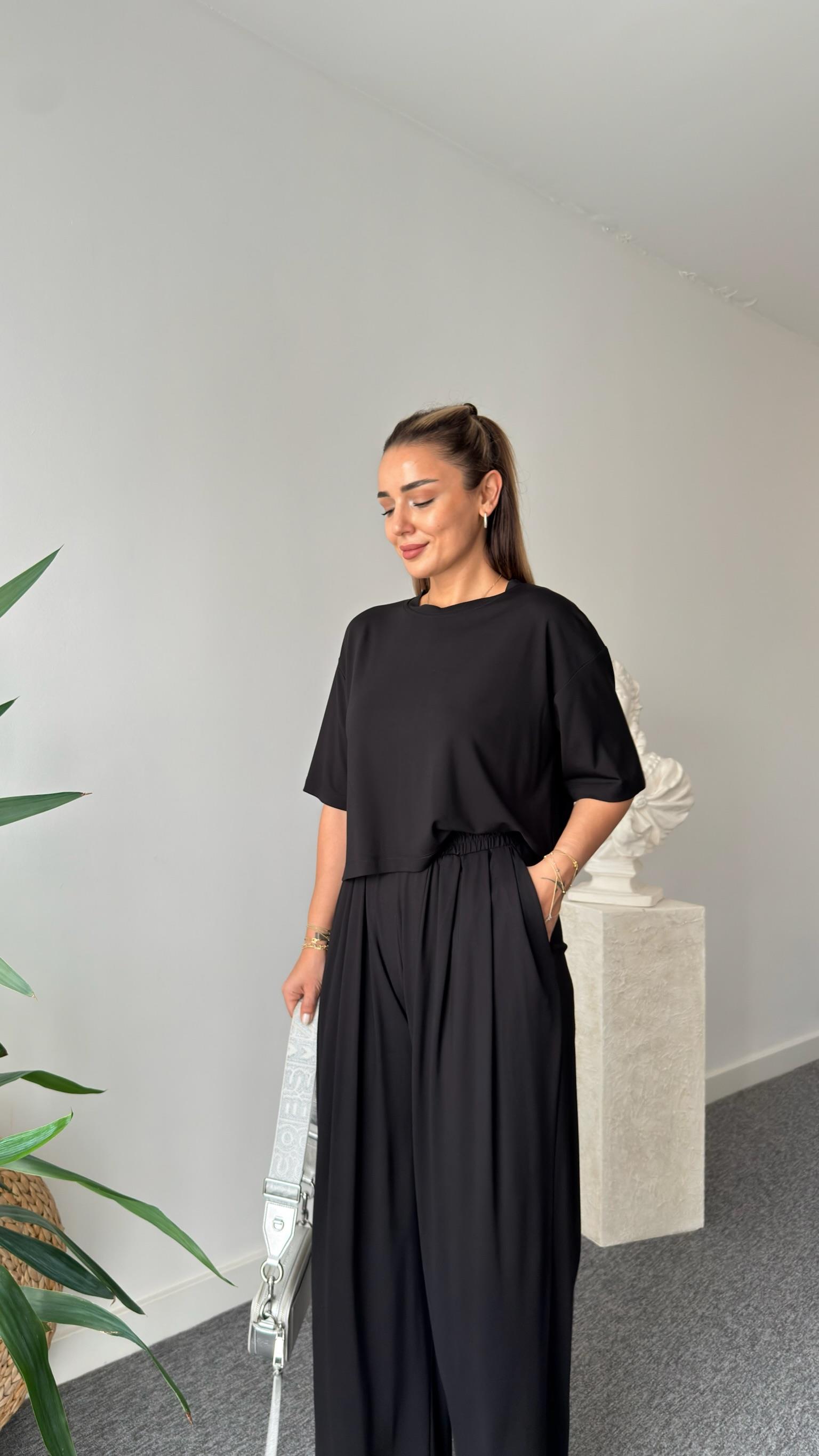 Siyah Gablit Pile Detaylı İkili Takım