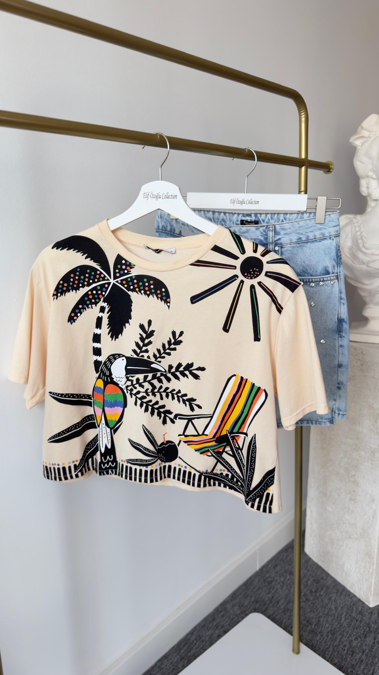 Papağan Baskılı Bej Tshirt