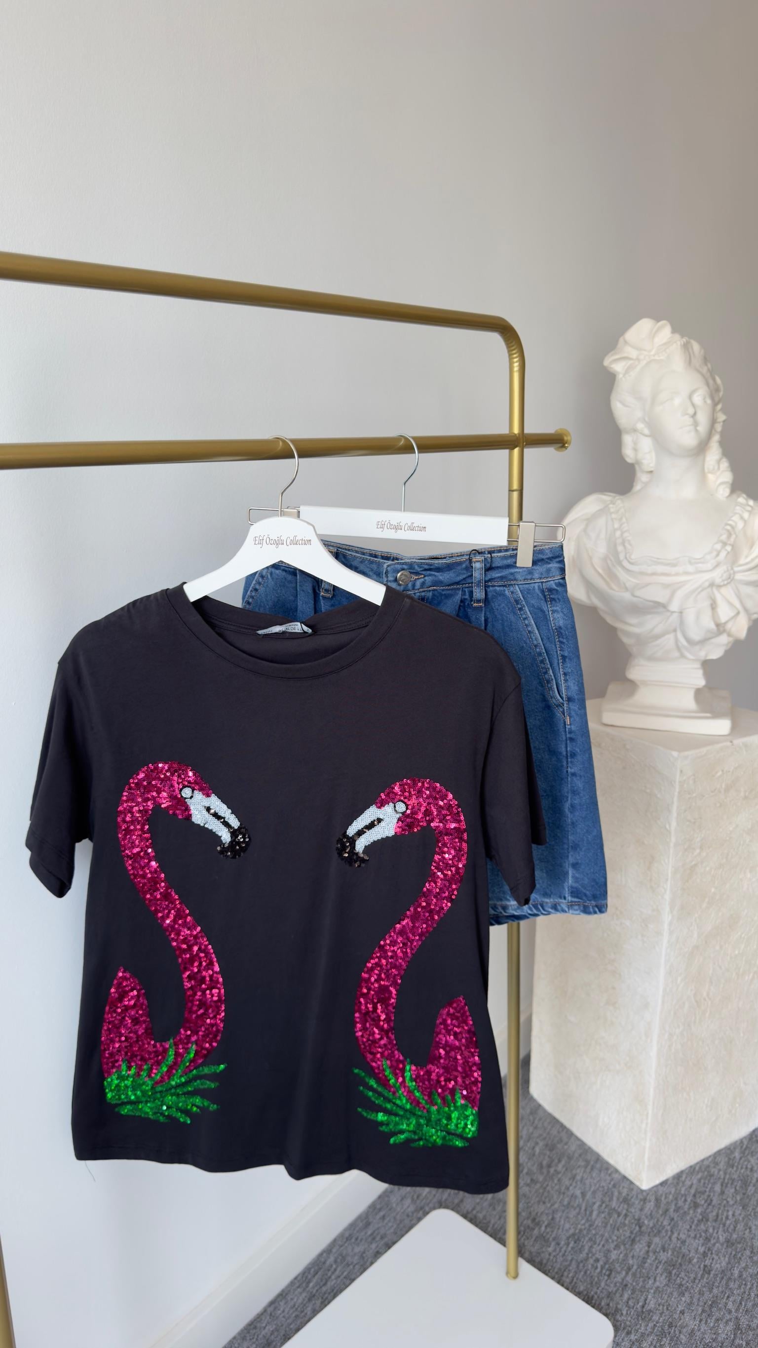 Flamingo İşlemeli Siyah Tshirt