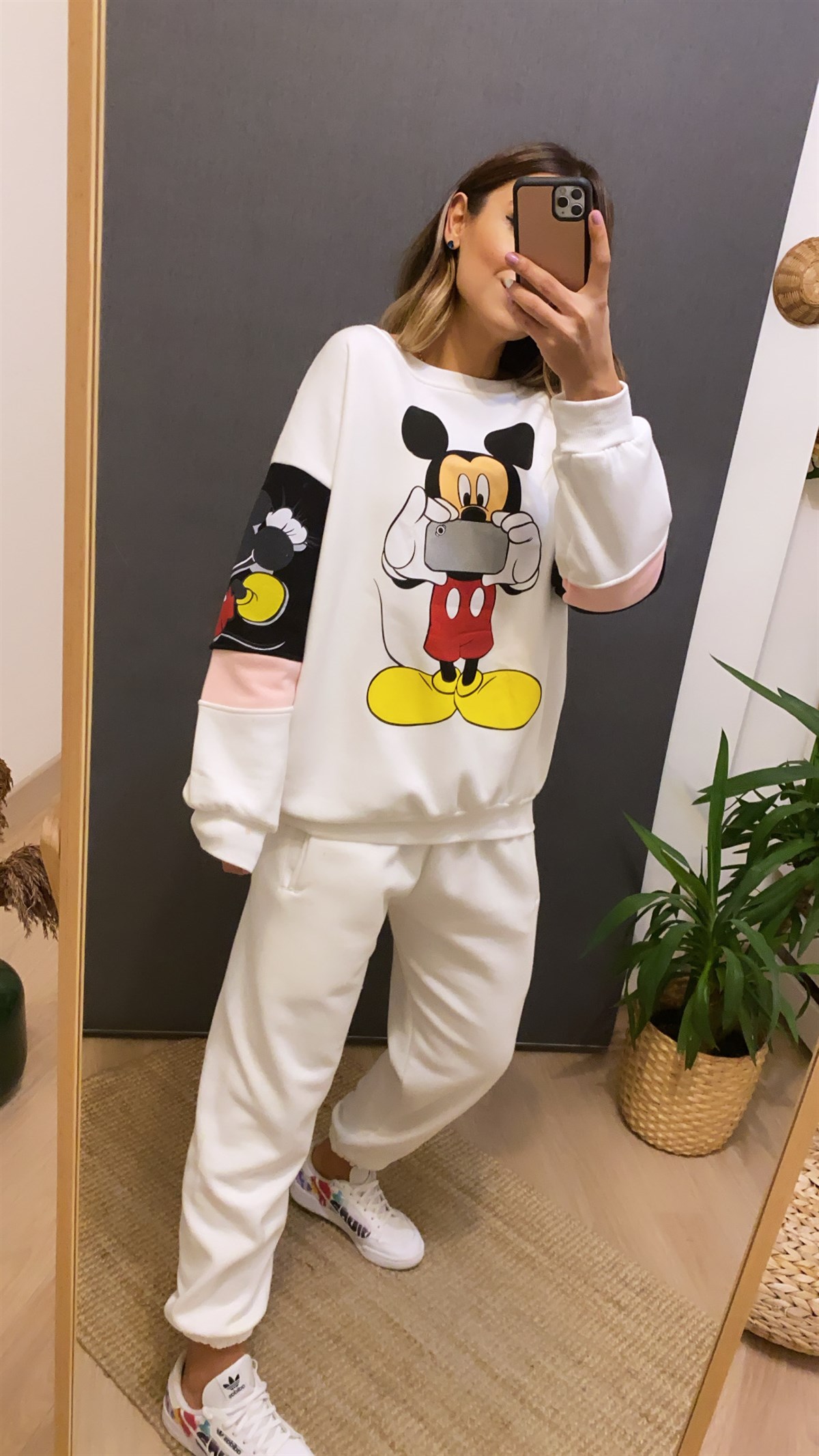 Fotoğraf Çeken Renkli Mickey Sweat