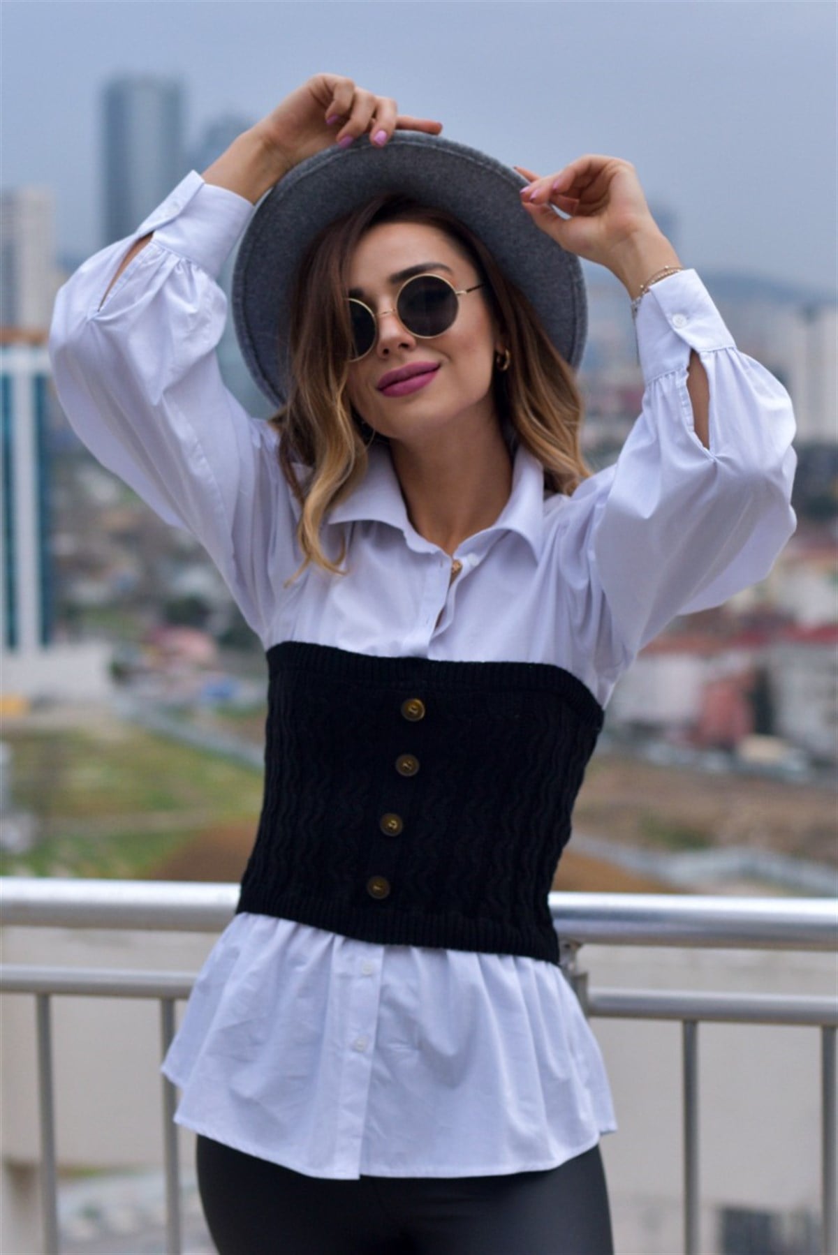 Siyah Triko Detaylı Gömlek