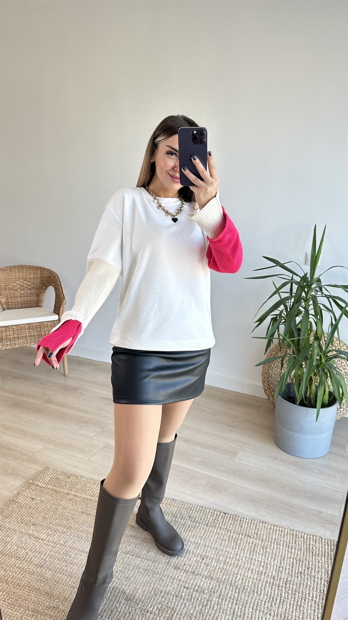 Kolları Triko Detaylı Beyaz Sweatshirt