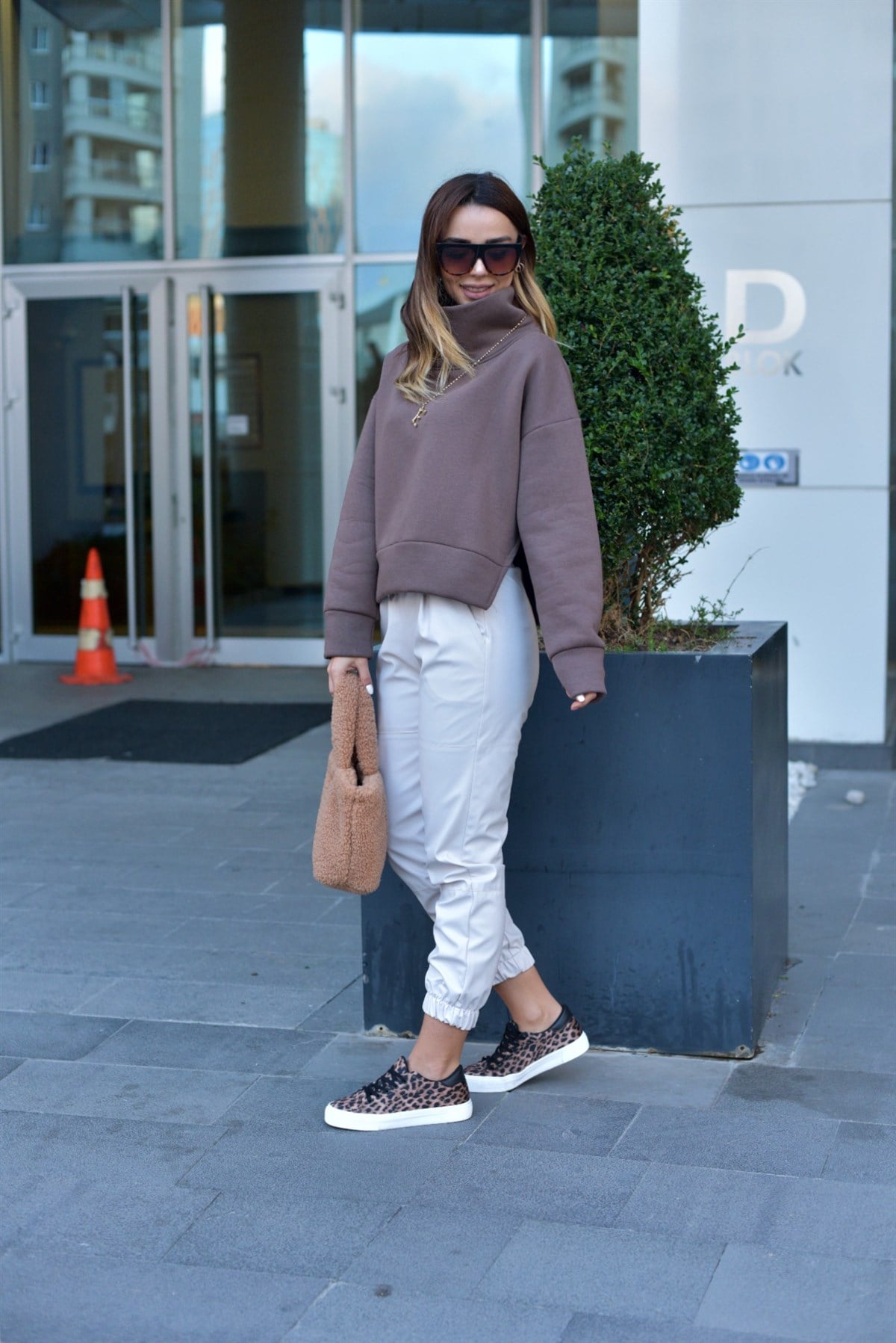 Yanları Yırtmaçlı Kahve Sweat