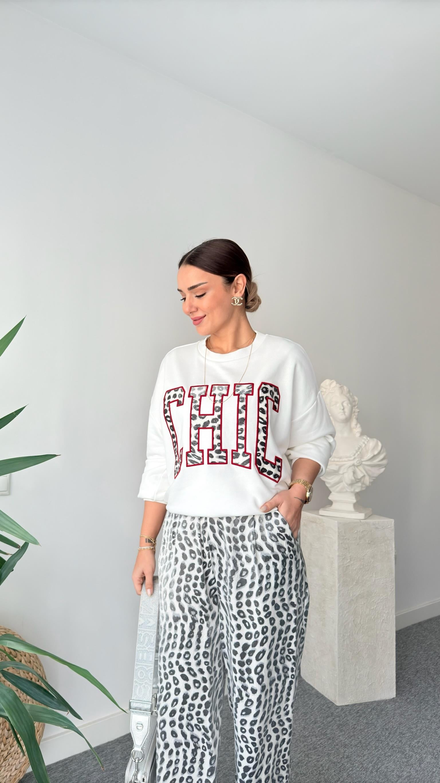 Chıc Leopar Yazılı Beyaz Sweatshirt
