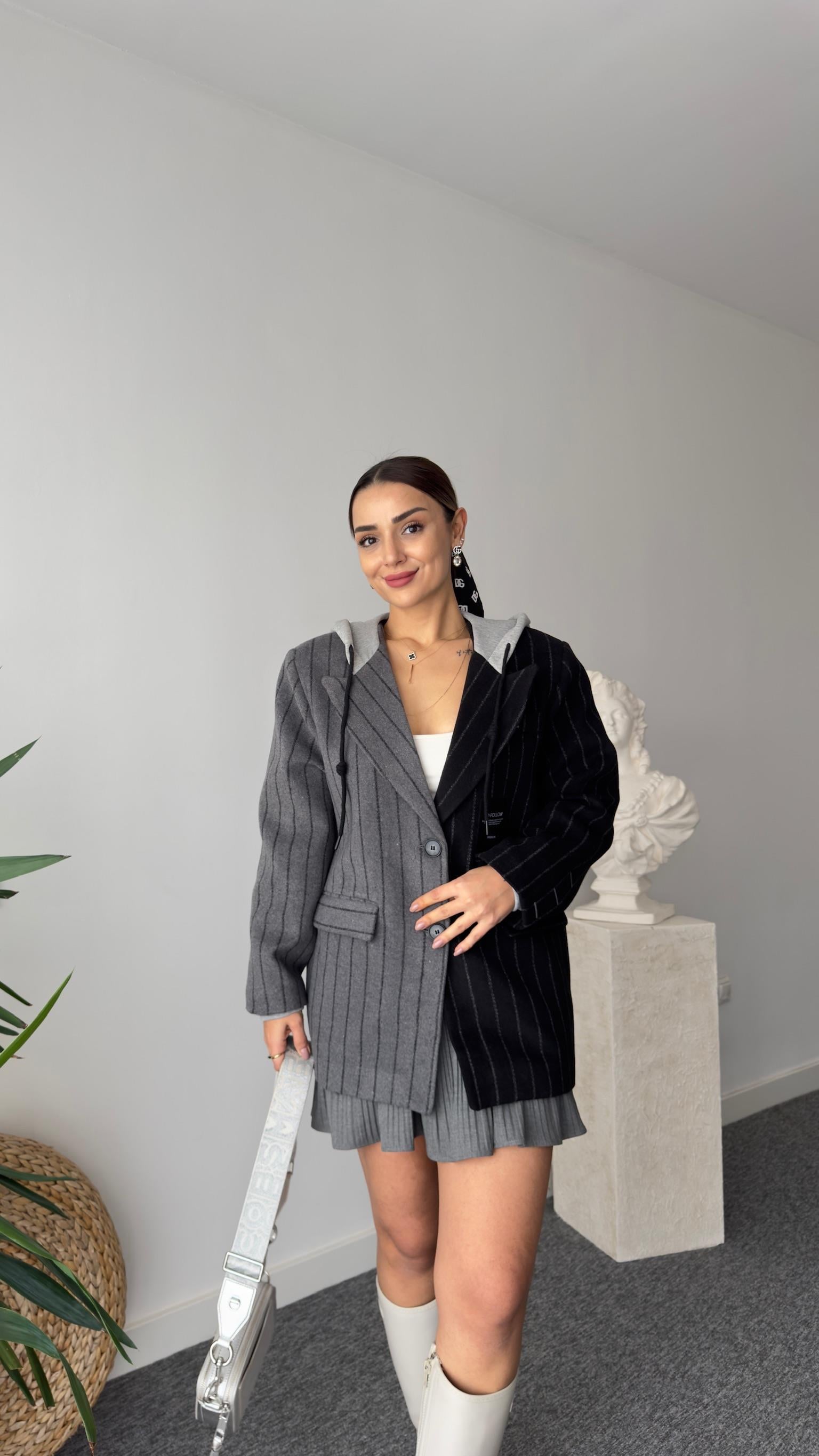 Nestas Çift Renk Sırt Yazılı Tasarım Çizgili Blazer