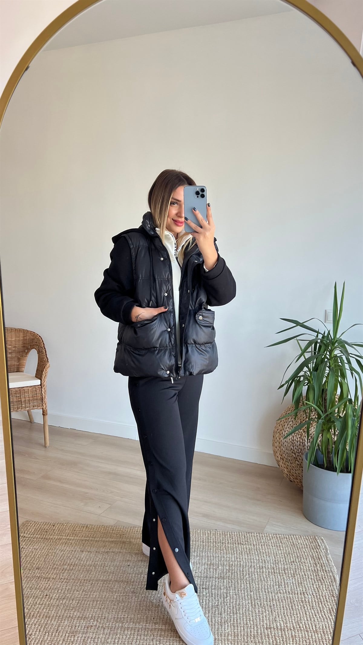 Kolları Penye Detaylı Siyah Şişme Mont