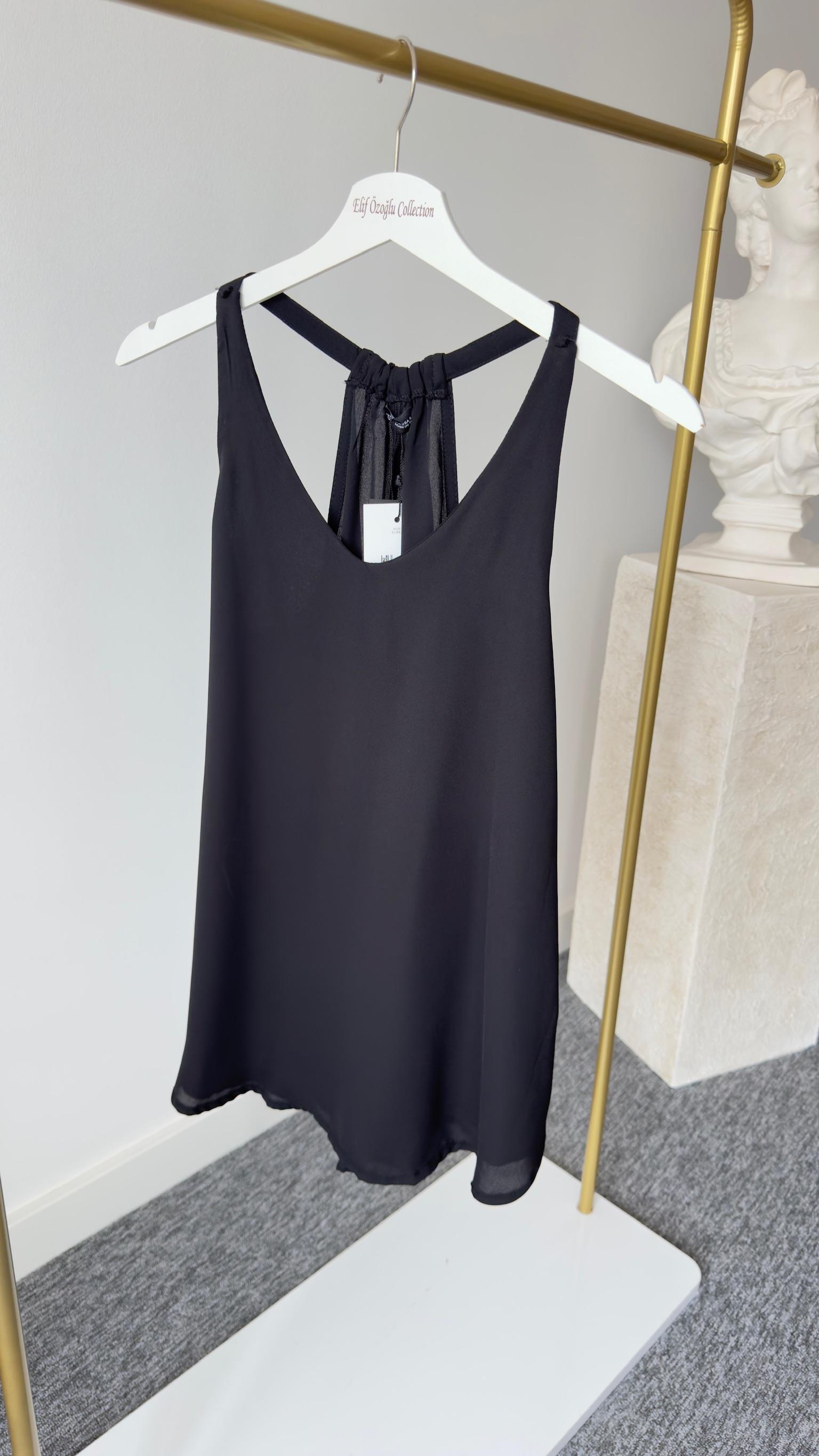 Çıkarılabilir Kolyeli Siyah Bluz