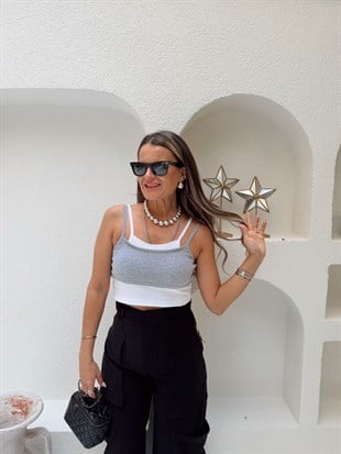 Nişantaşı Butik BEYAZ GRİ PARCALI CROP TOP BASİC