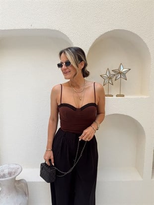 Nişantaşı Butik DANTEL DETAY KUPLU BUSTİYER BLUZ KAHVE