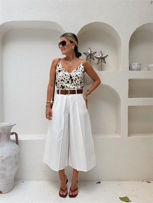 KEMERLİ PİLE DETAY BEYAZ CROPPED PANTOLON