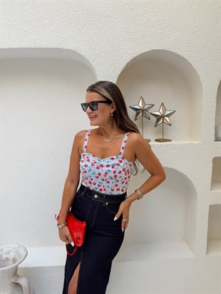 Nişantaşı Butik KİRAZ DESEN KORSAJ DETAY ASKILI BLUZ 