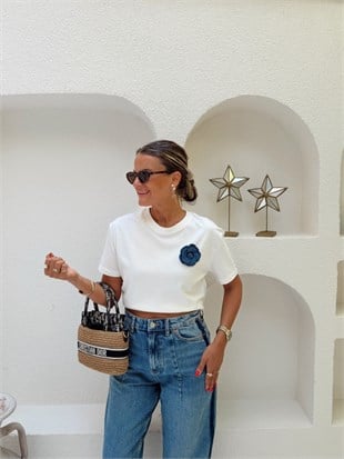 Nişantaşı Butik KONTRAST BROŞ DETAY TSHİRT
