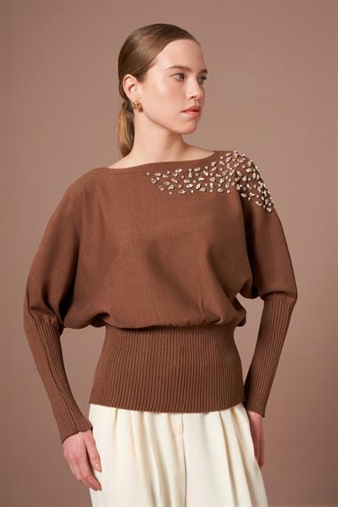 FTZ Women Kadın Beyoğlu İşlemeli Yarasa Kol Kazak  Kahve 25017