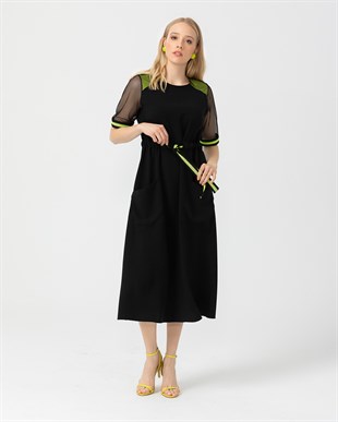 Seçil Kolları File Detaylı Kemerli Elbise - Siyah