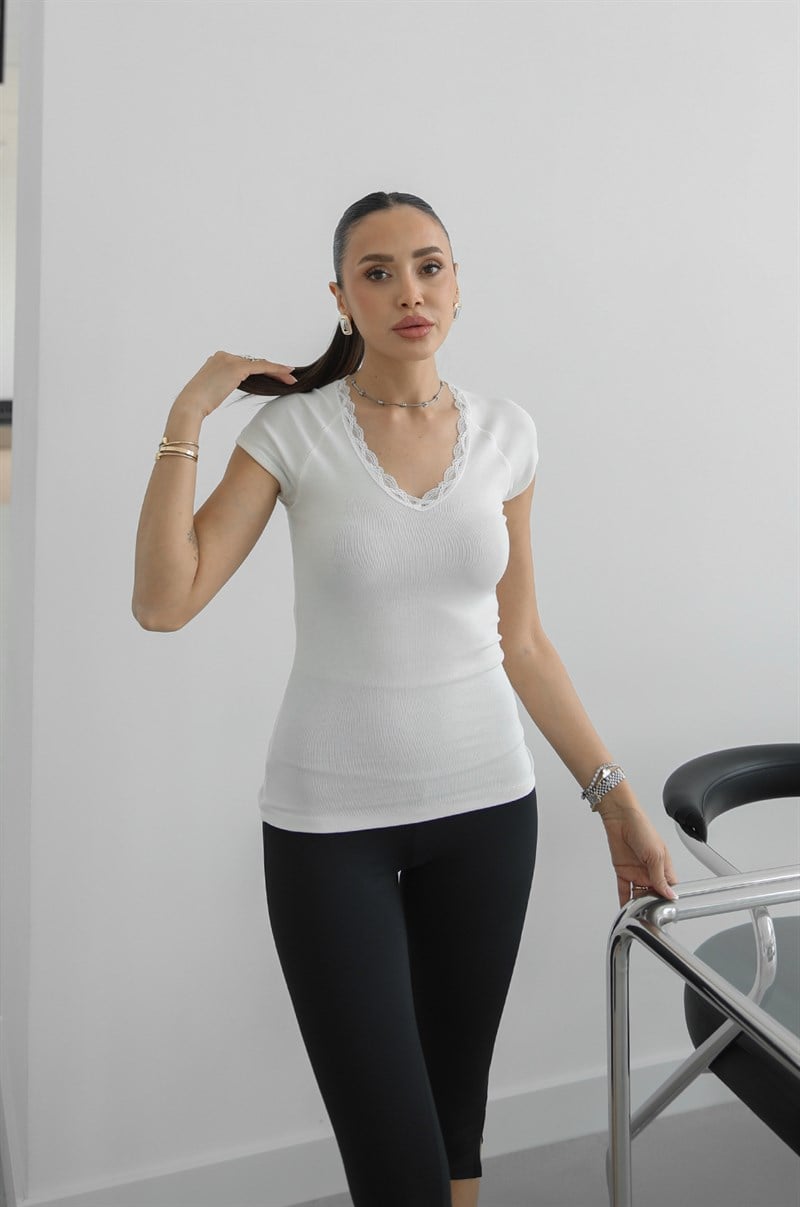 Ekru Soft Touch Dantel Detaylı Bluz
