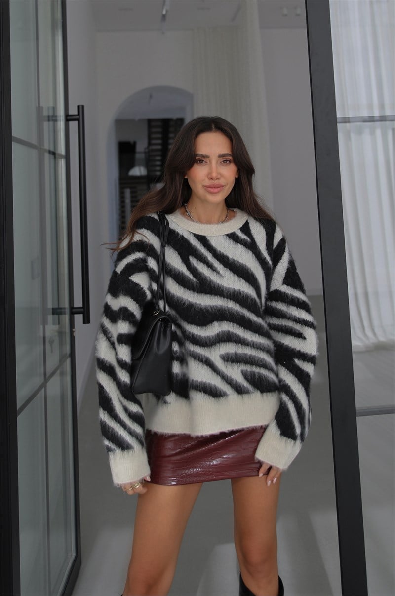 Ekru Zebra Desenli Yumoş Kazak
