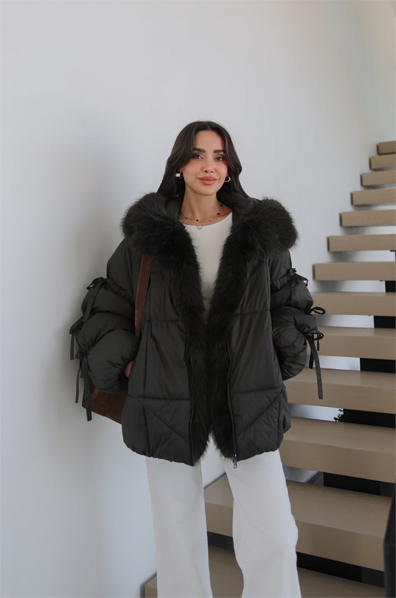 Haki Kolları Bağcık Detaylı Kürklü Mont