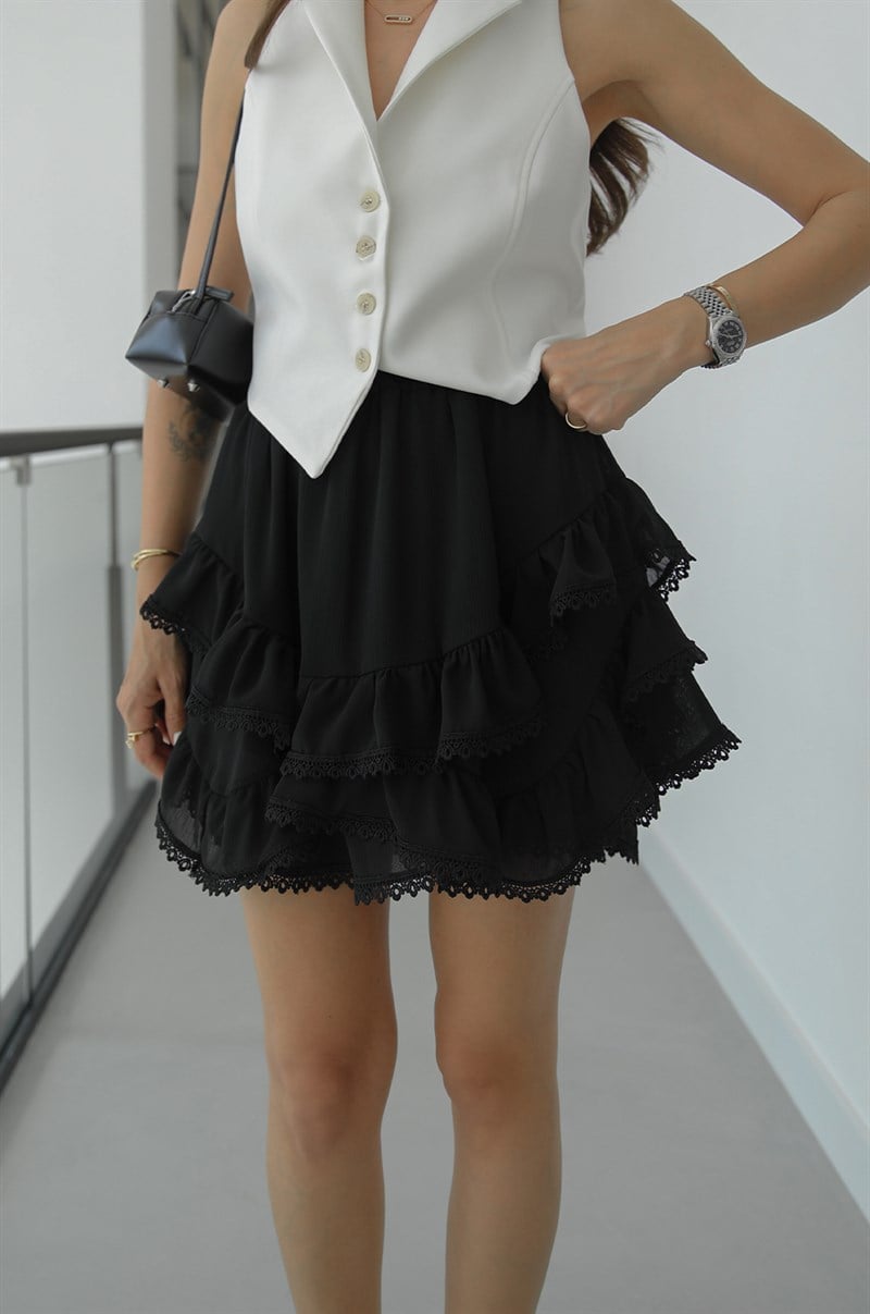 Siyah Dantel İşlemeli Şort Etek