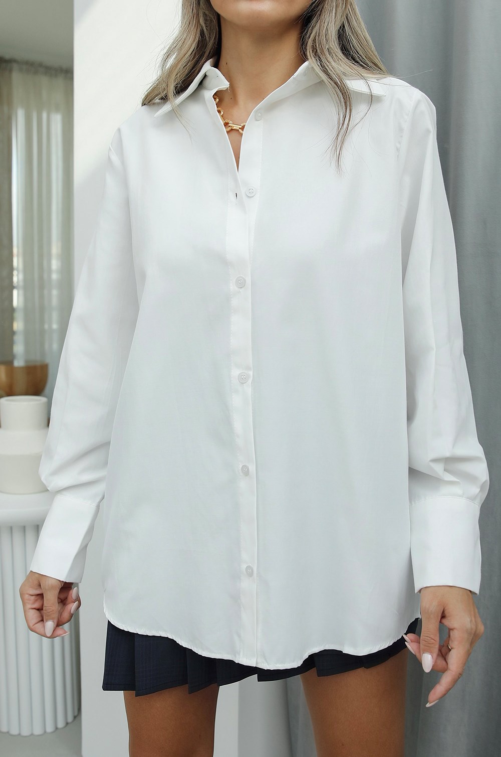 Beyaz Manşetleri Çift Düğmeli Basic Gömlek · 9