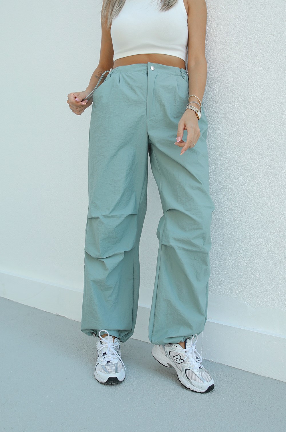 Mint Beli ve Paçası Büzgülü Paraşüt Jogger Pantolon · 2