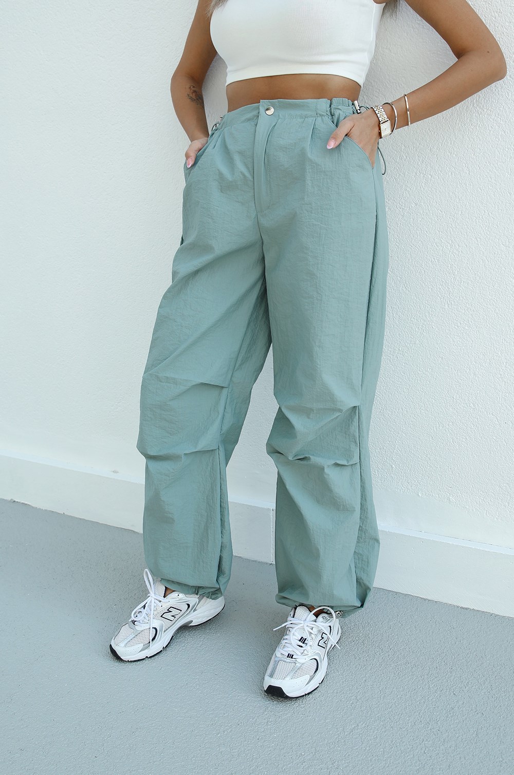 Mint Beli ve Paçası Büzgülü Paraşüt Jogger Pantolon · 3