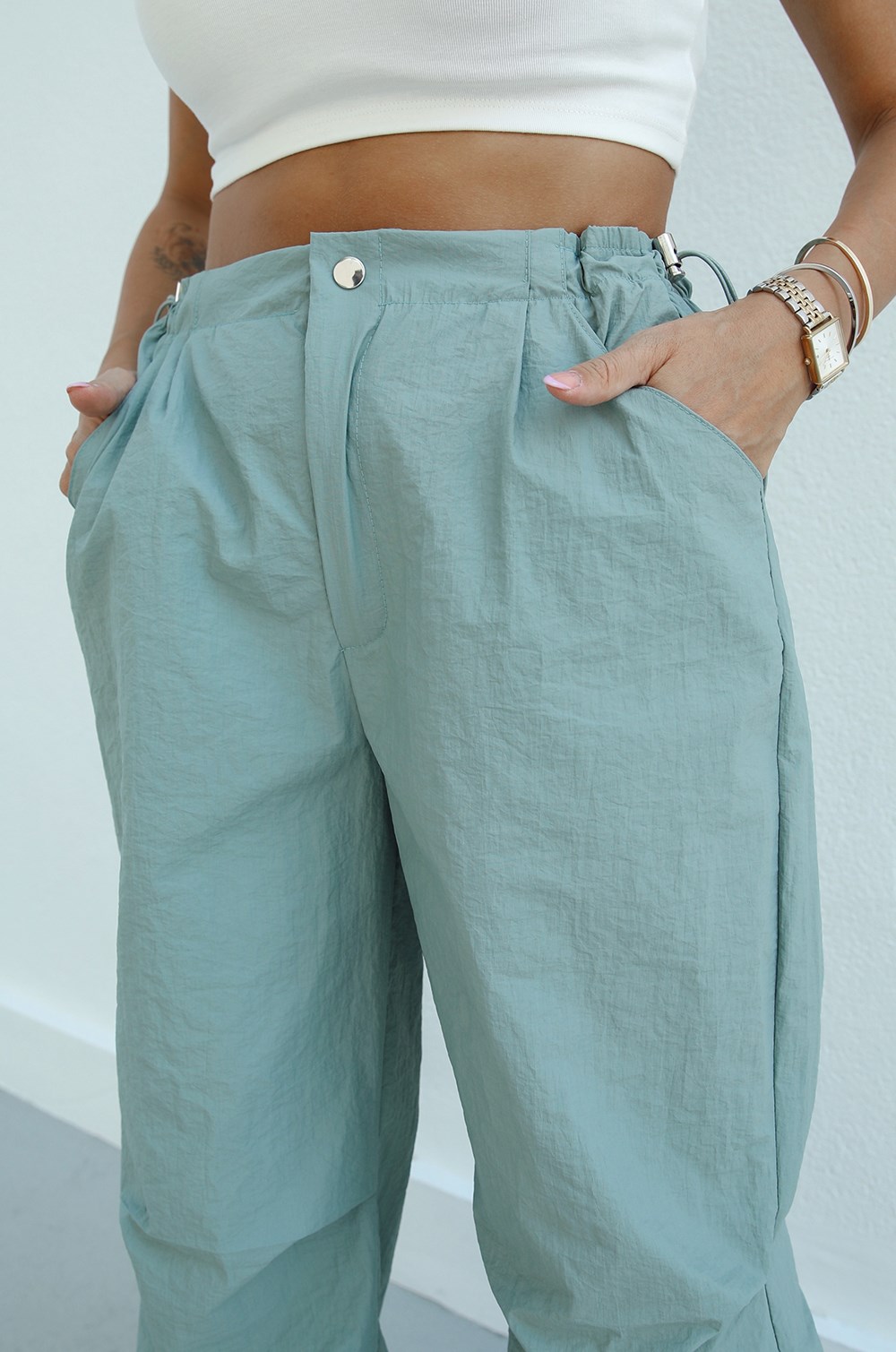 Mint Beli ve Paçası Büzgülü Paraşüt Jogger Pantolon · 4
