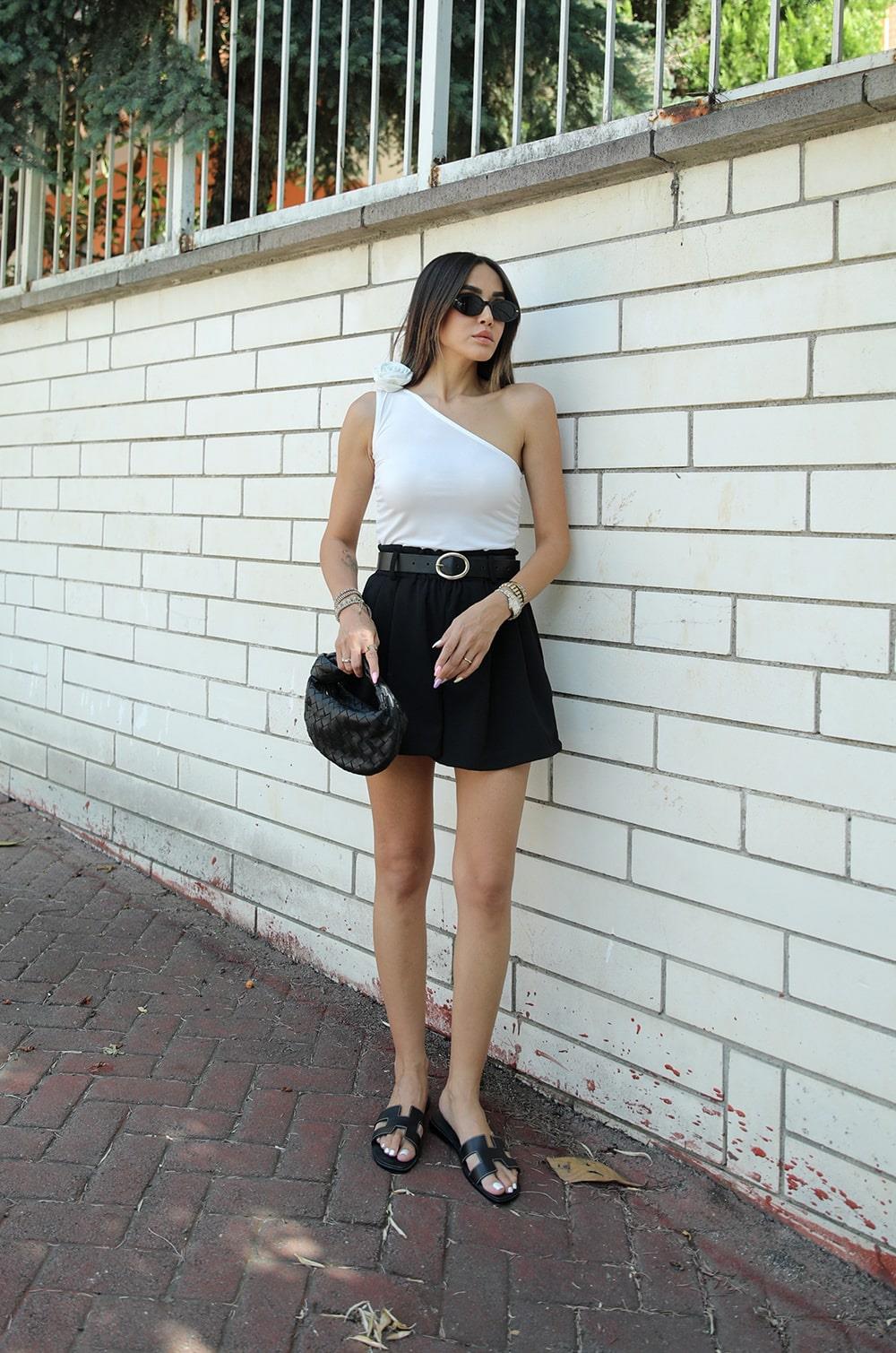 Siyah Gemma Beli Lastikli Şort · 5