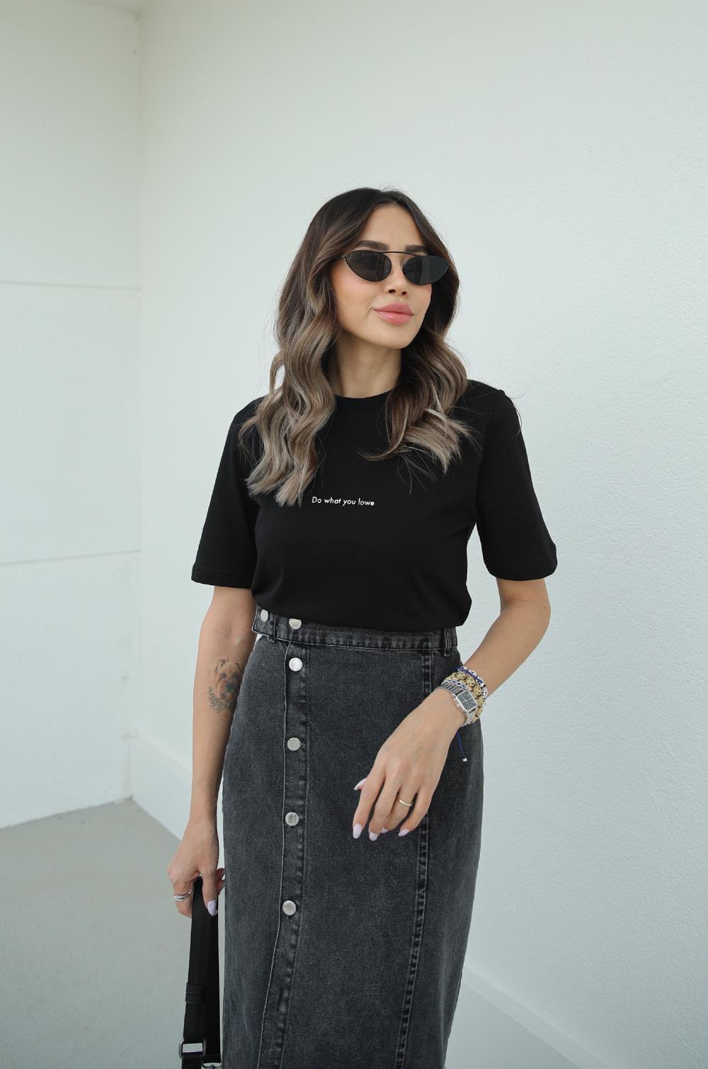Siyah Lowe Yazı Baskılı Tişört · 2