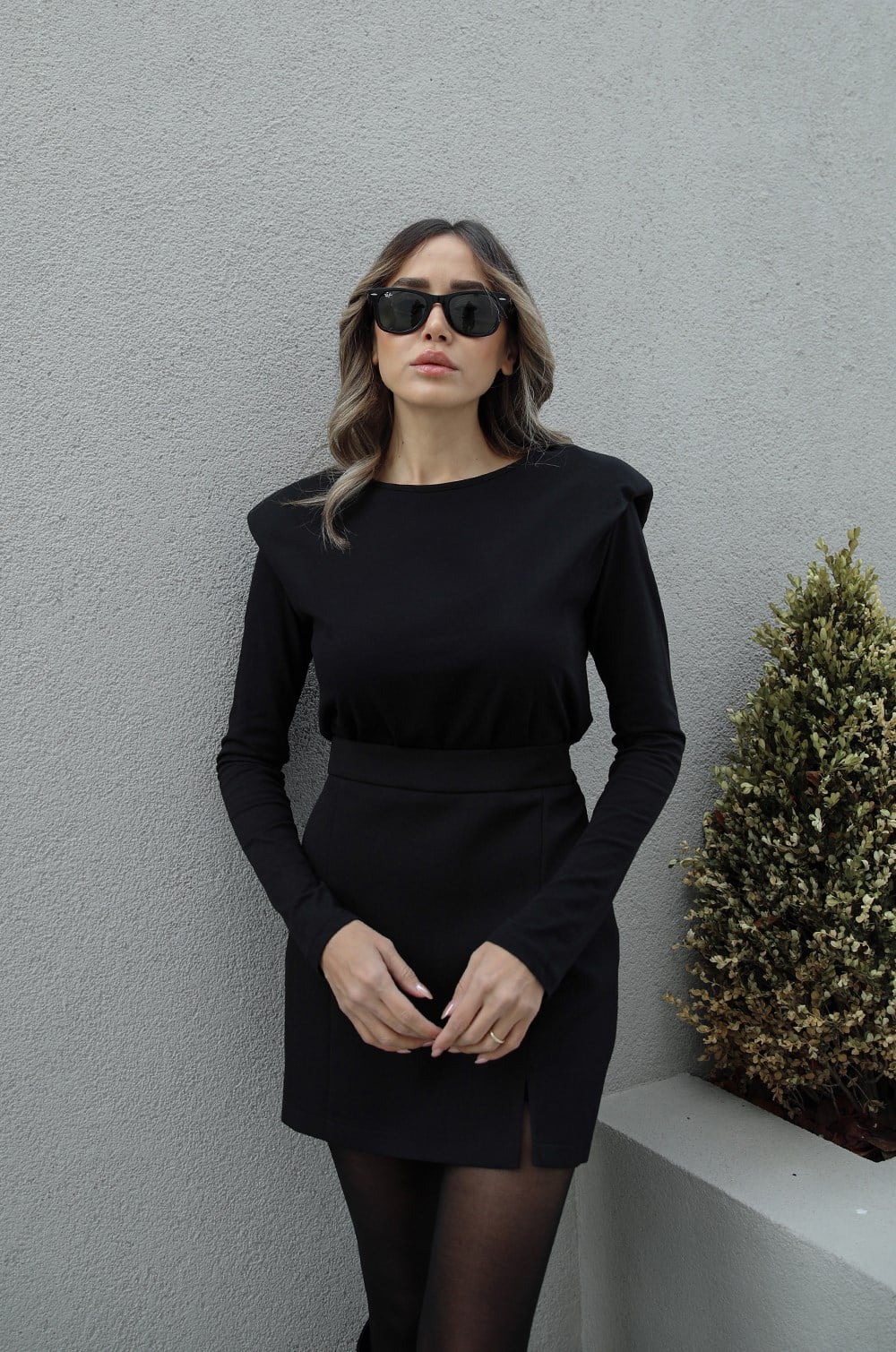 Siyah Omuzları Vatkalı Bluz · 3
