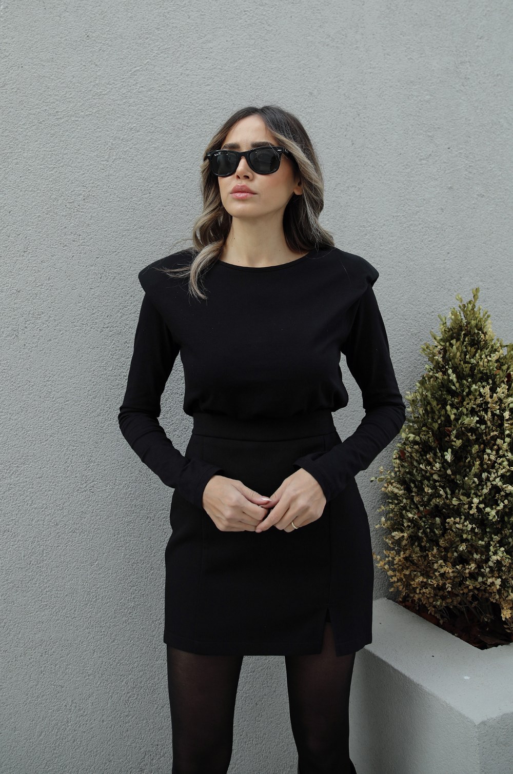 Siyah Omuzları Vatkalı Bluz · 2