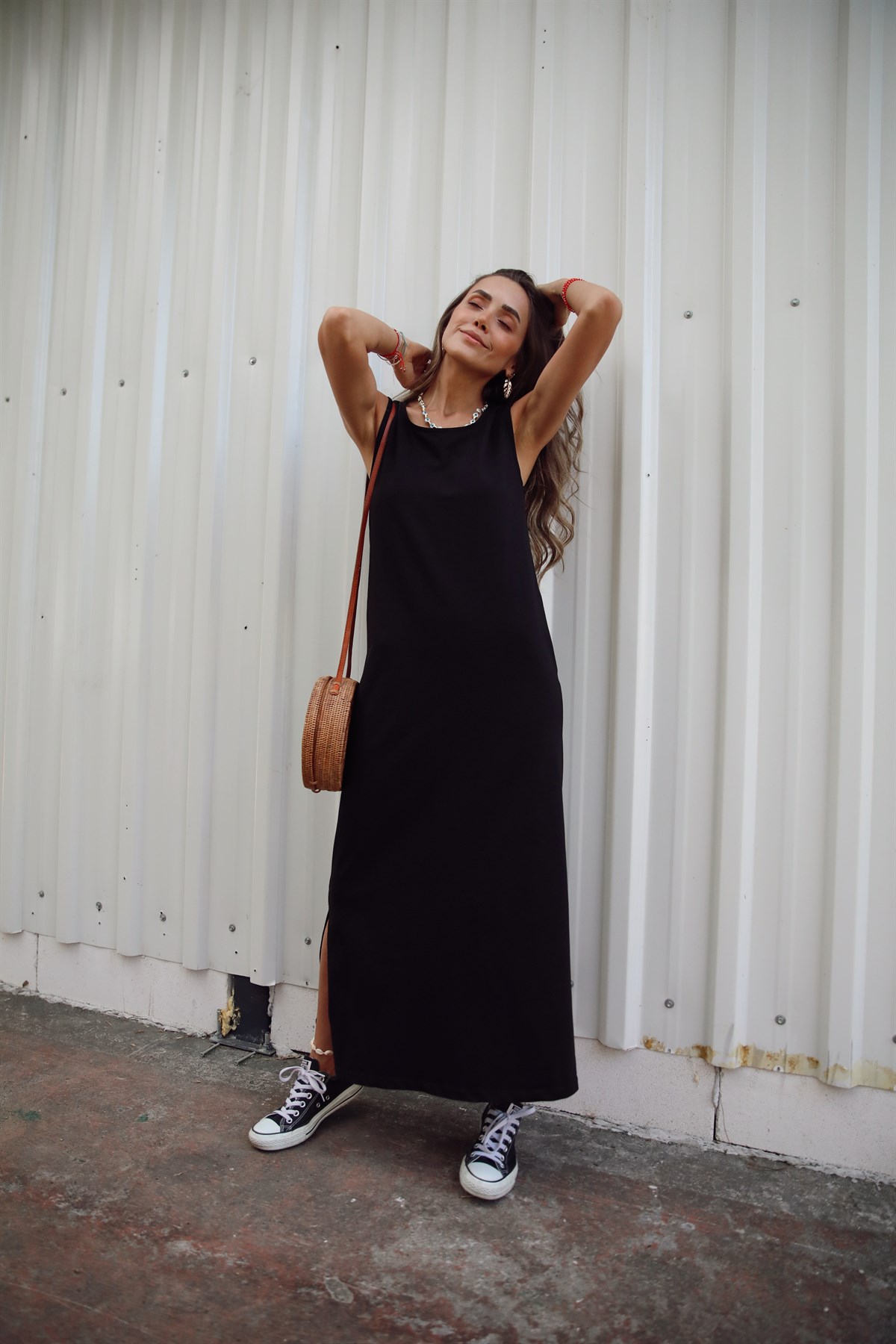 Siyah Sıfır Kol Yırtmaçlı Basic Elbise Havoş'ta 69,00 TL