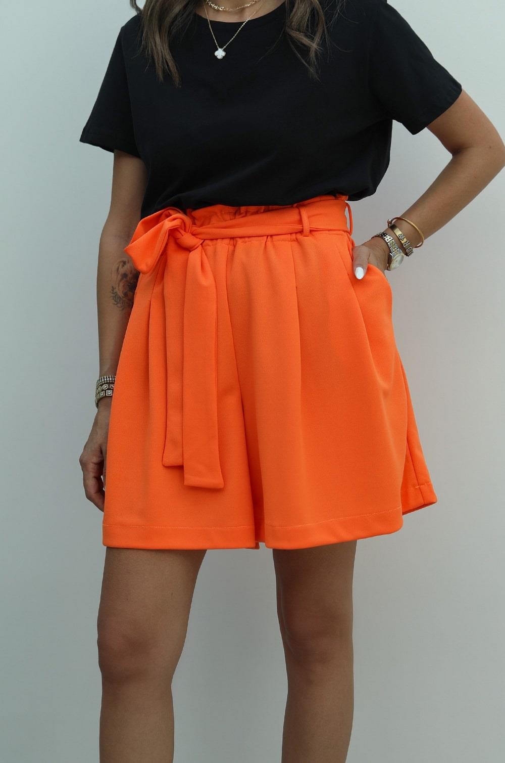 Turuncu Kuşaklı Şort · 2
