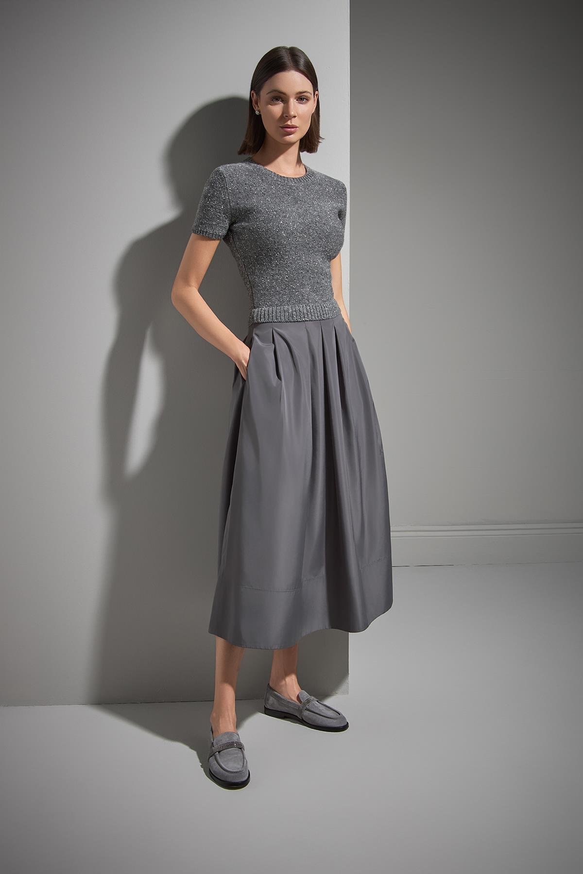Kumaş Etekli Kısa Kollu Gri Triko Elbise
