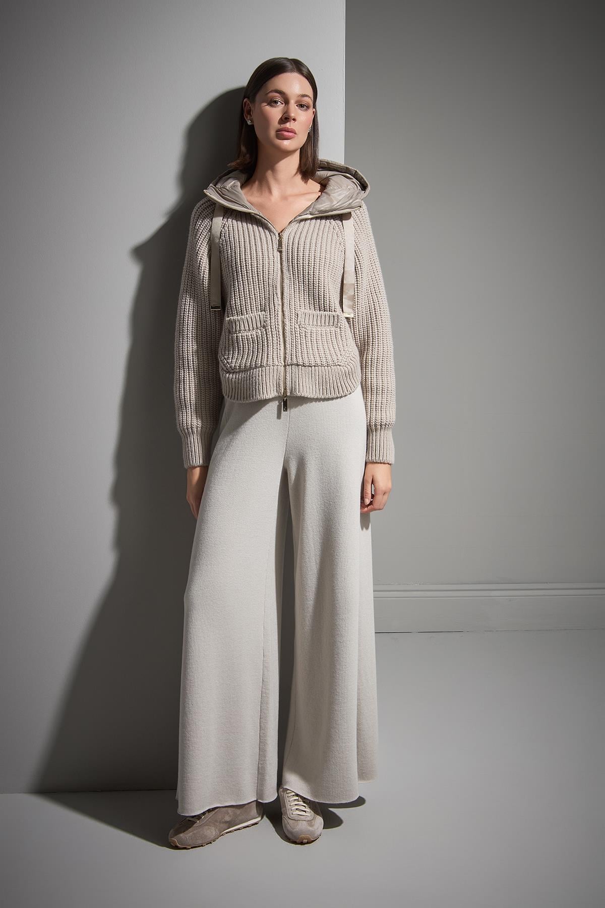 Beli Lastikli Bol Paça Bej Triko Pantolon