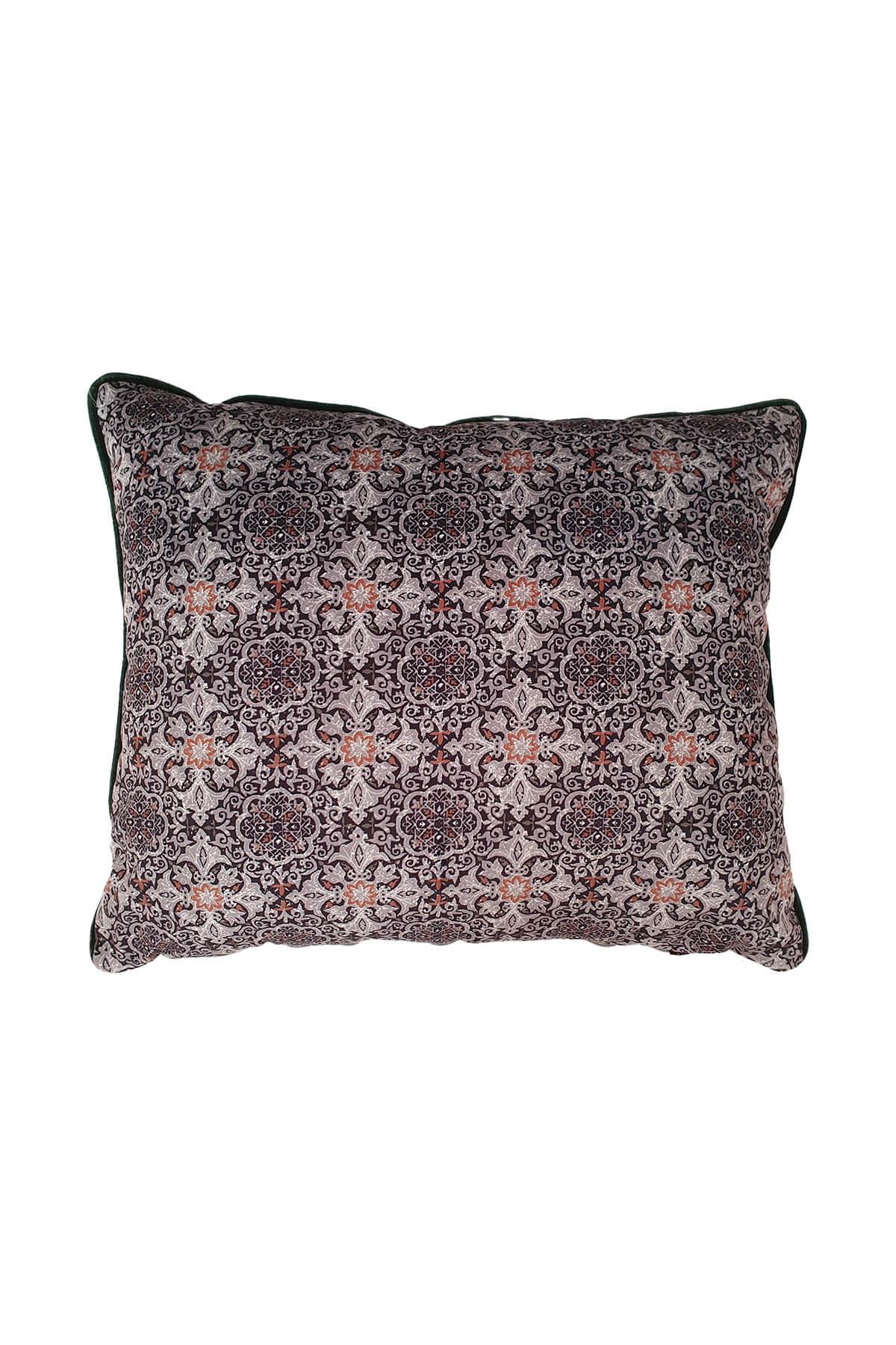 Kadife Biyeli Desenli Yastık