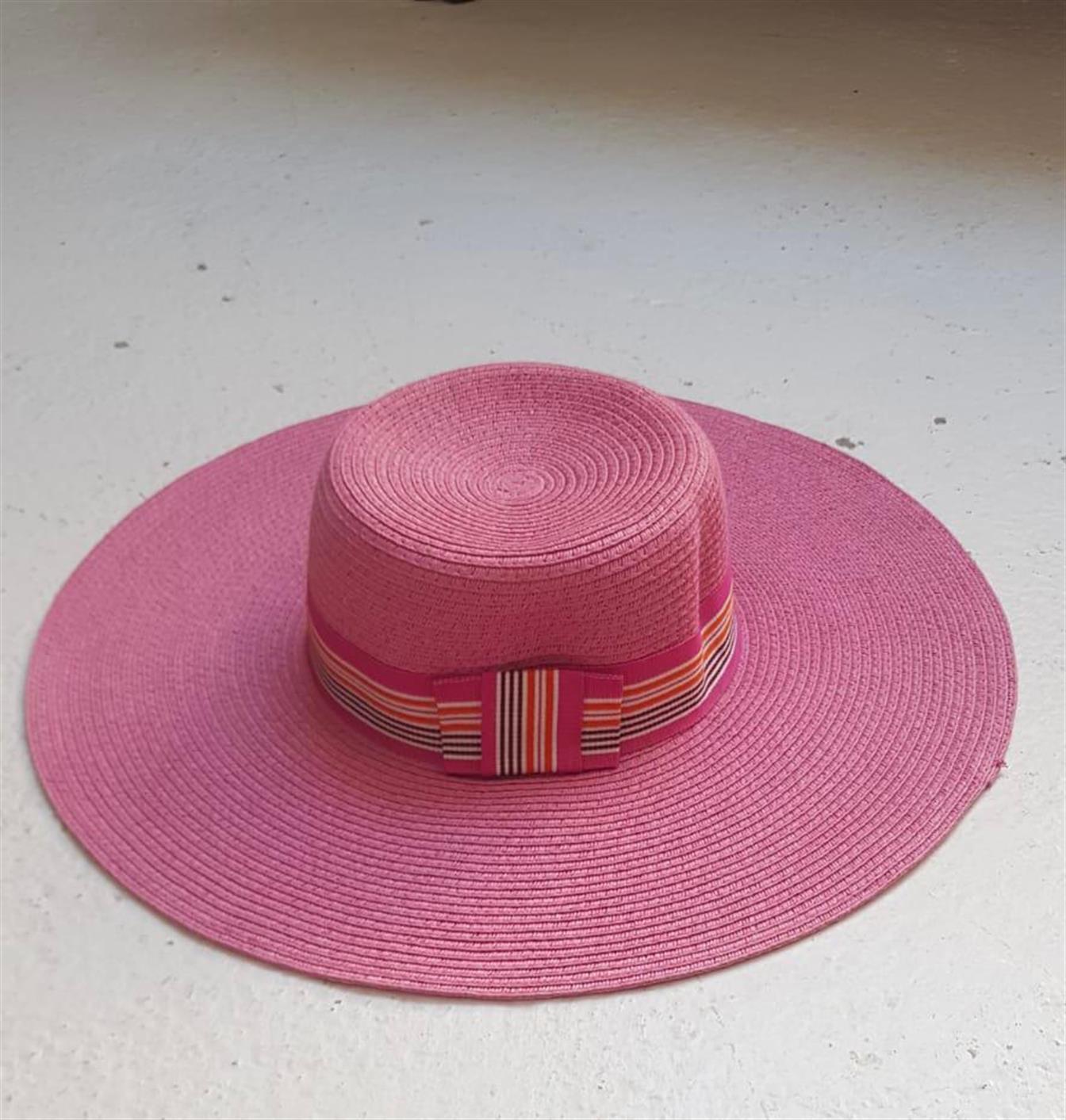 Örgü Hasır Şapka