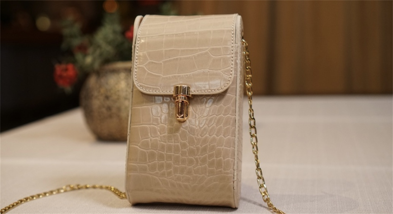 Zincir Askılı Deri Çanta