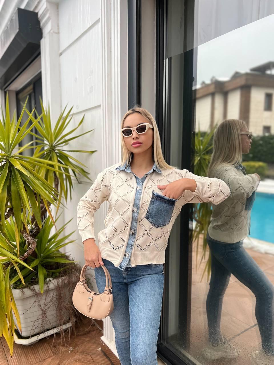 Yakası ve Cebi Denim Triko Hırka