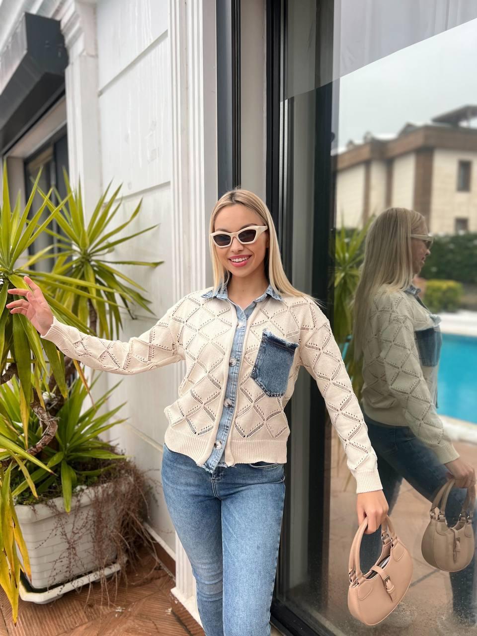 Yakası ve Cebi Denim Triko Hırka