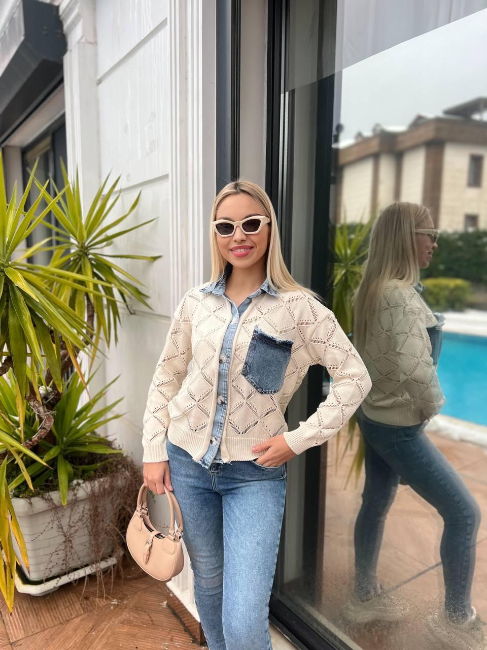 Yakası ve Cebi Denim Triko Hırka