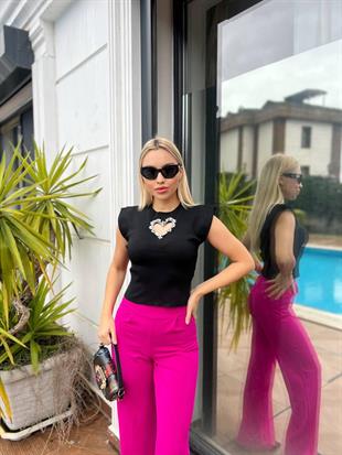 Önü Kalp Aksesuarlı Triko Bluz